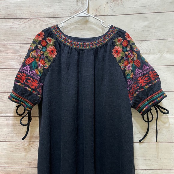 EXCELLENT CONDITION THML EMBROIDERED BIRD SLEEVE SHIFT DRESS IN NAVY BLUE - Picture 4 of 11